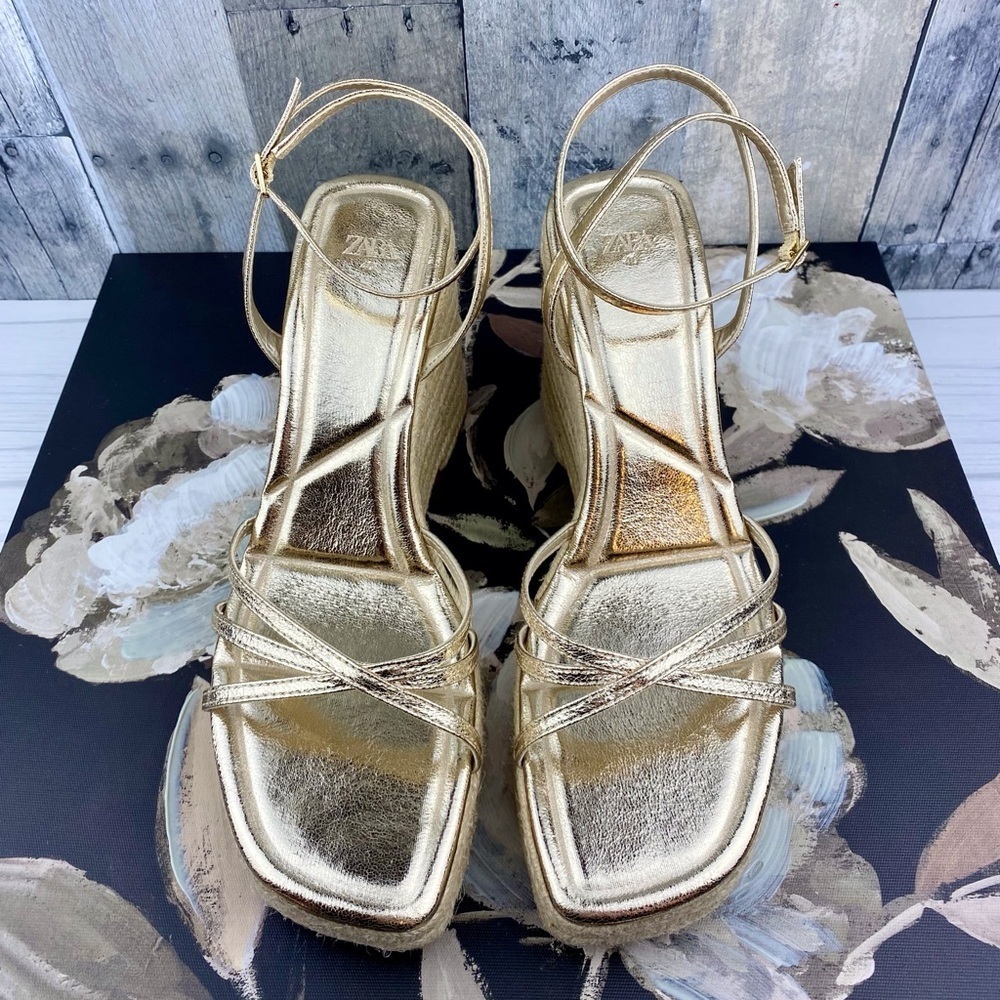 ZARA Gold Metallic Wedge Strappy Sandals in Gold Size 10. - Picture 3 of 9